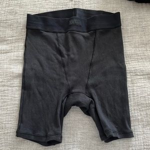 SKIMS shorts xxs new with tags
